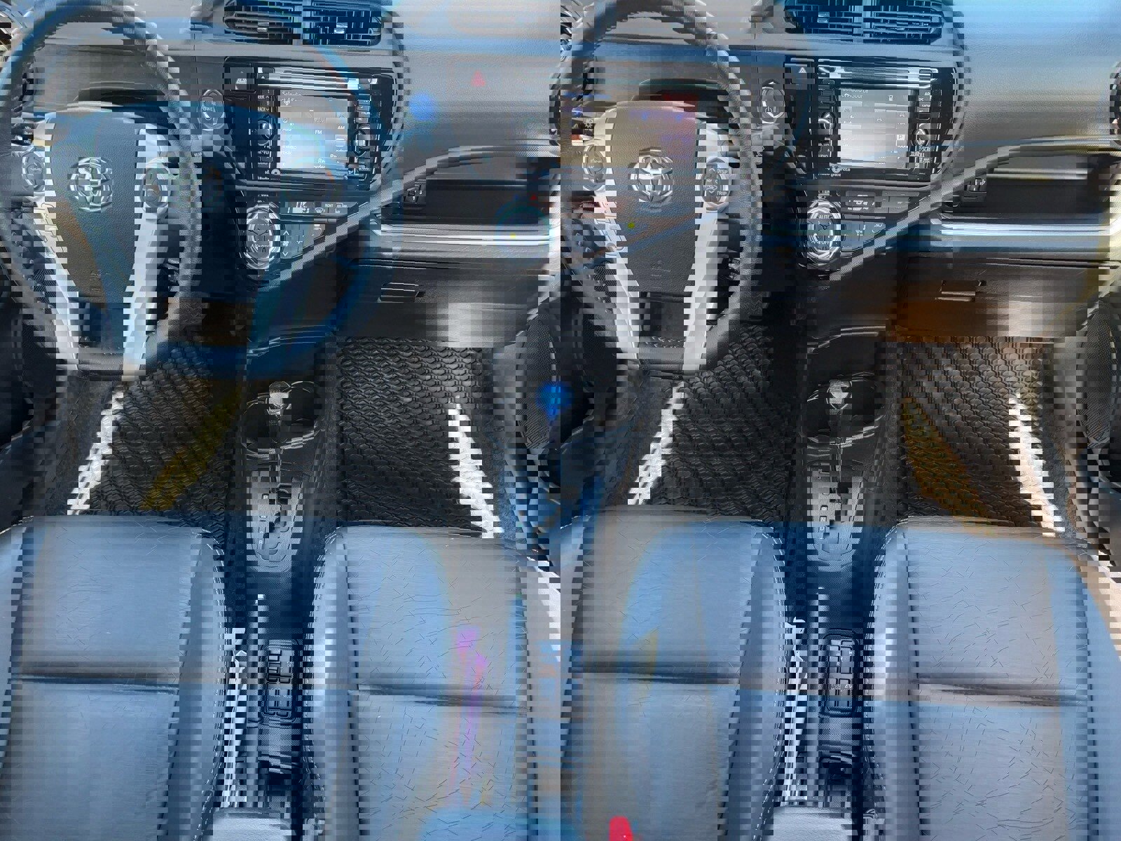 Used 2015 Toyota Prius C image 14