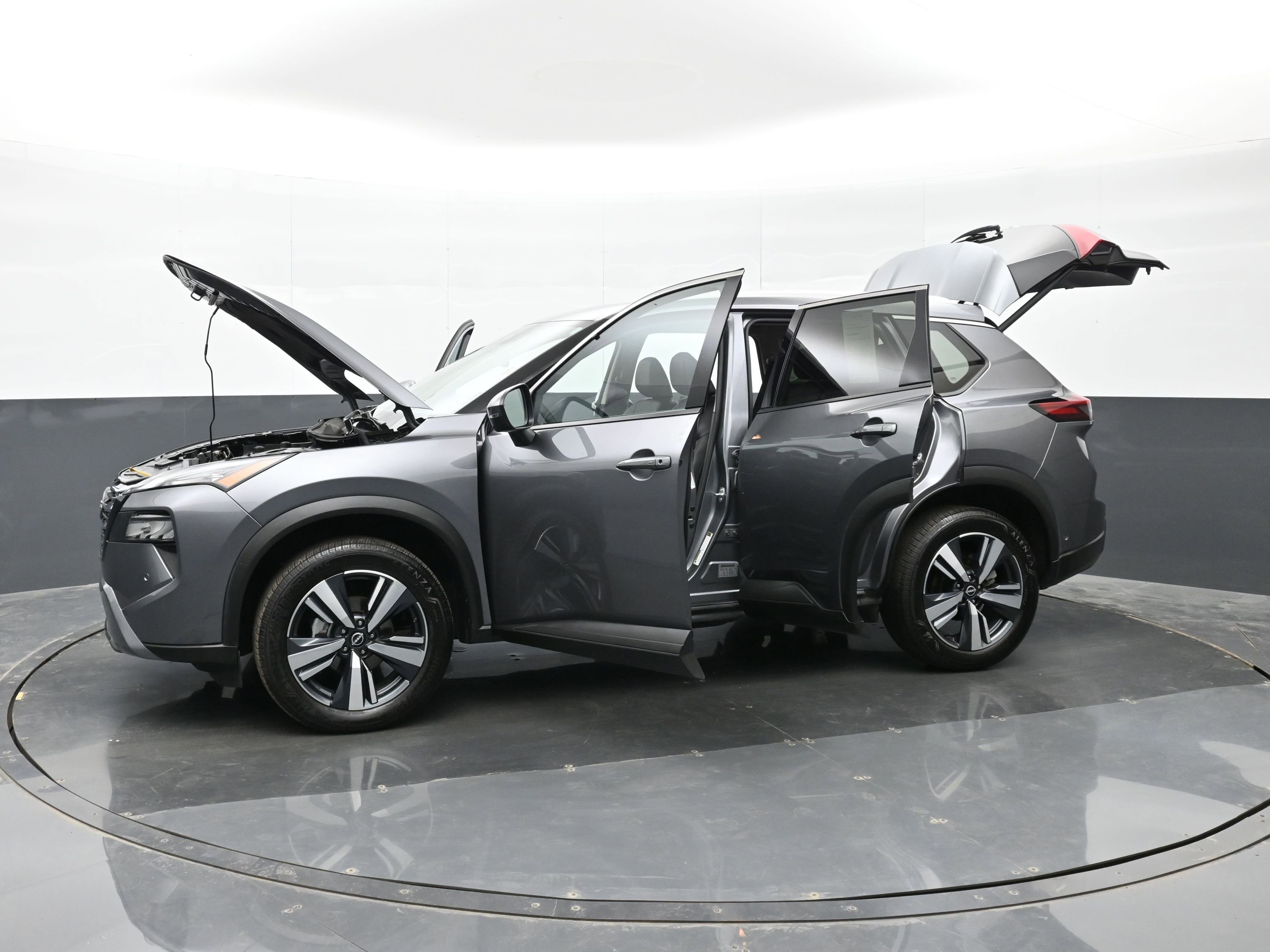 Used 2024 Nissan Rogue SL image 47