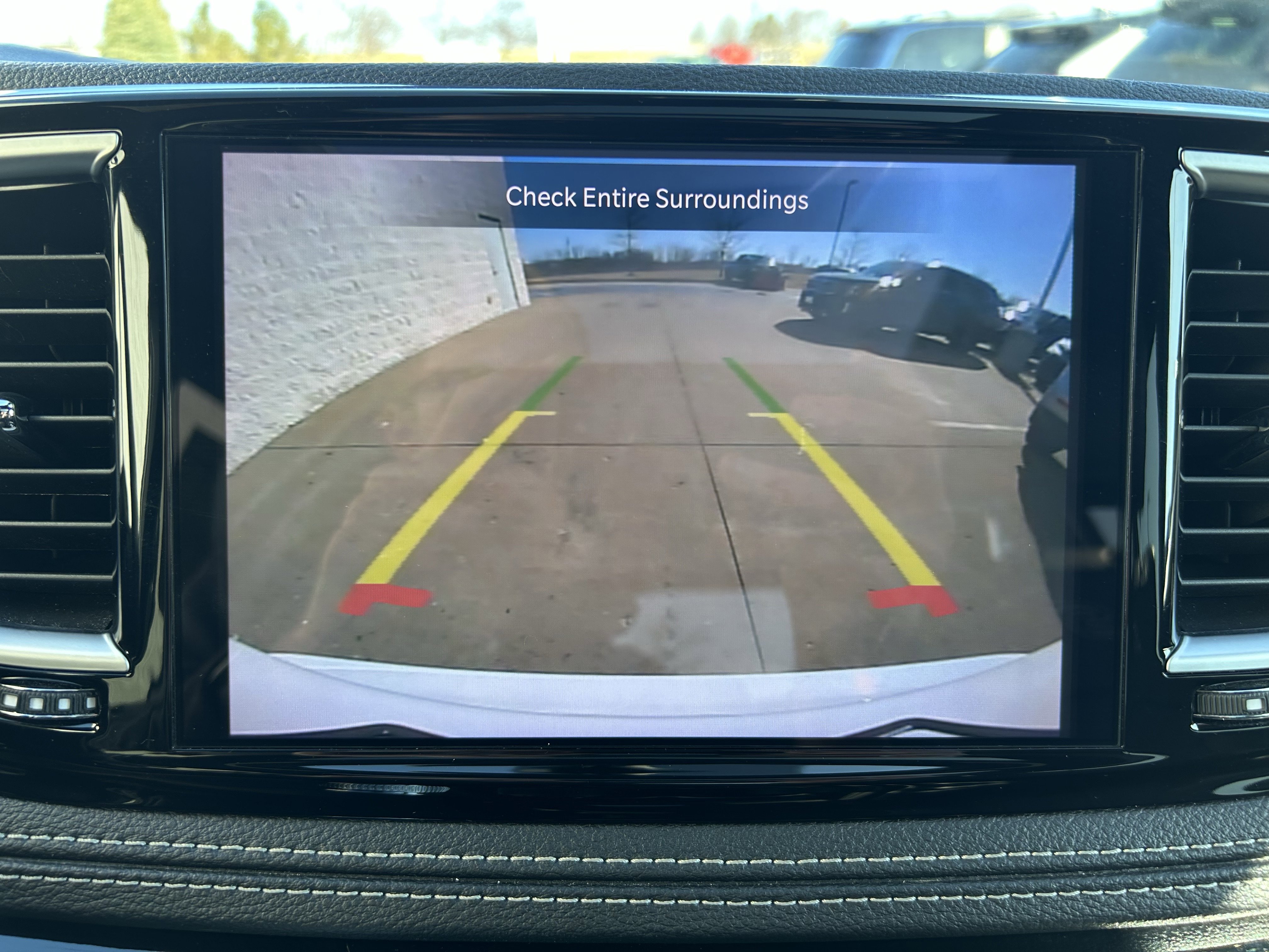 Used 2025 Chrysler Pacifica Limited image 31