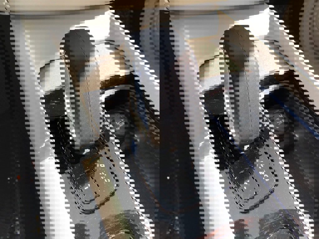 Used 2023 Volvo XC60 T8 Plus image 30