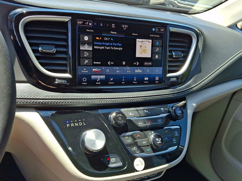 Used 2024 Chrysler Pacifica Limited FWD image 27