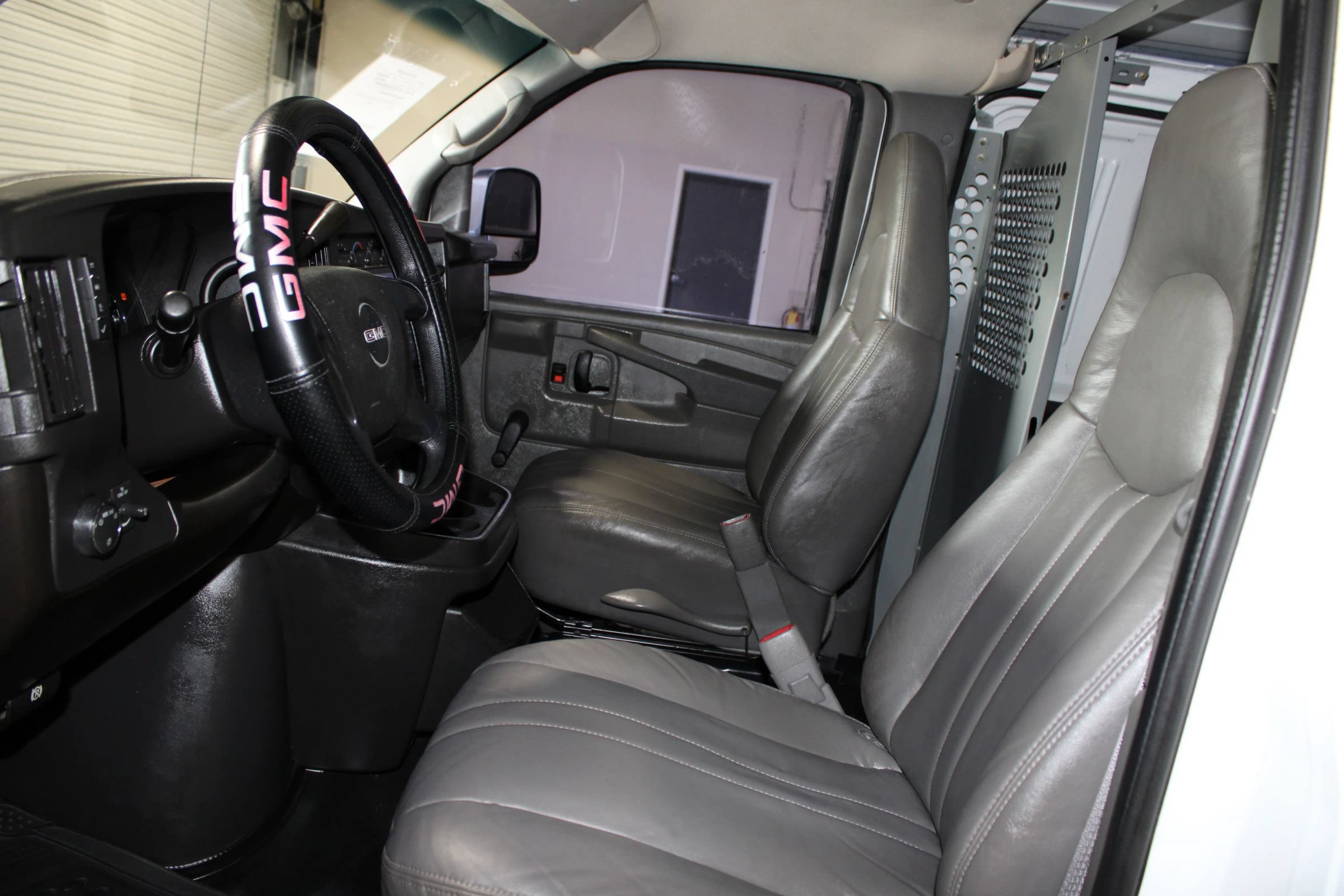 Used 2008 GMC Savana 2500 Extended RWD image 19