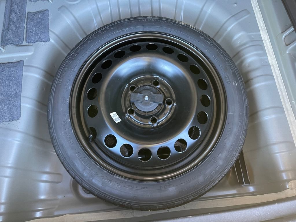 Certified 2025 Chevrolet Trax RS w/ Sunroof Package image 31