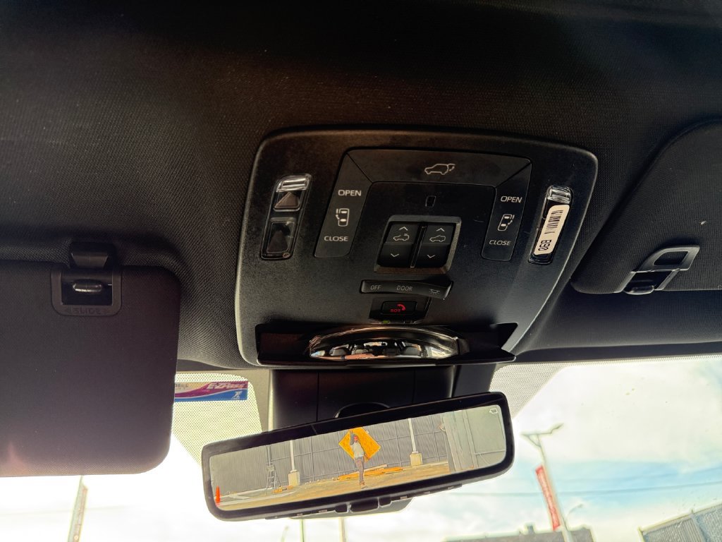 Used 2025 Toyota Sienna Platinum AWD/4WD image 26