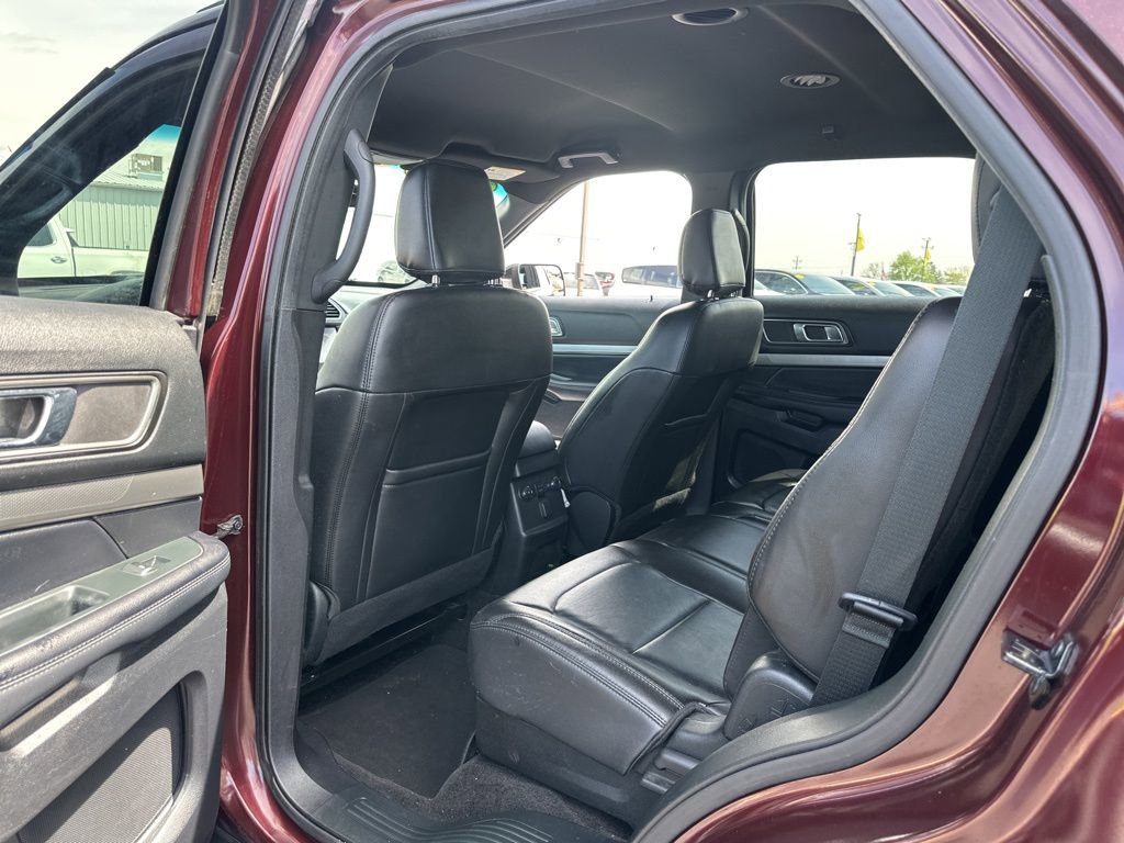 Used 2018 Ford Explorer XLT w/ Equipment Group 202A AWD/4WD image 23