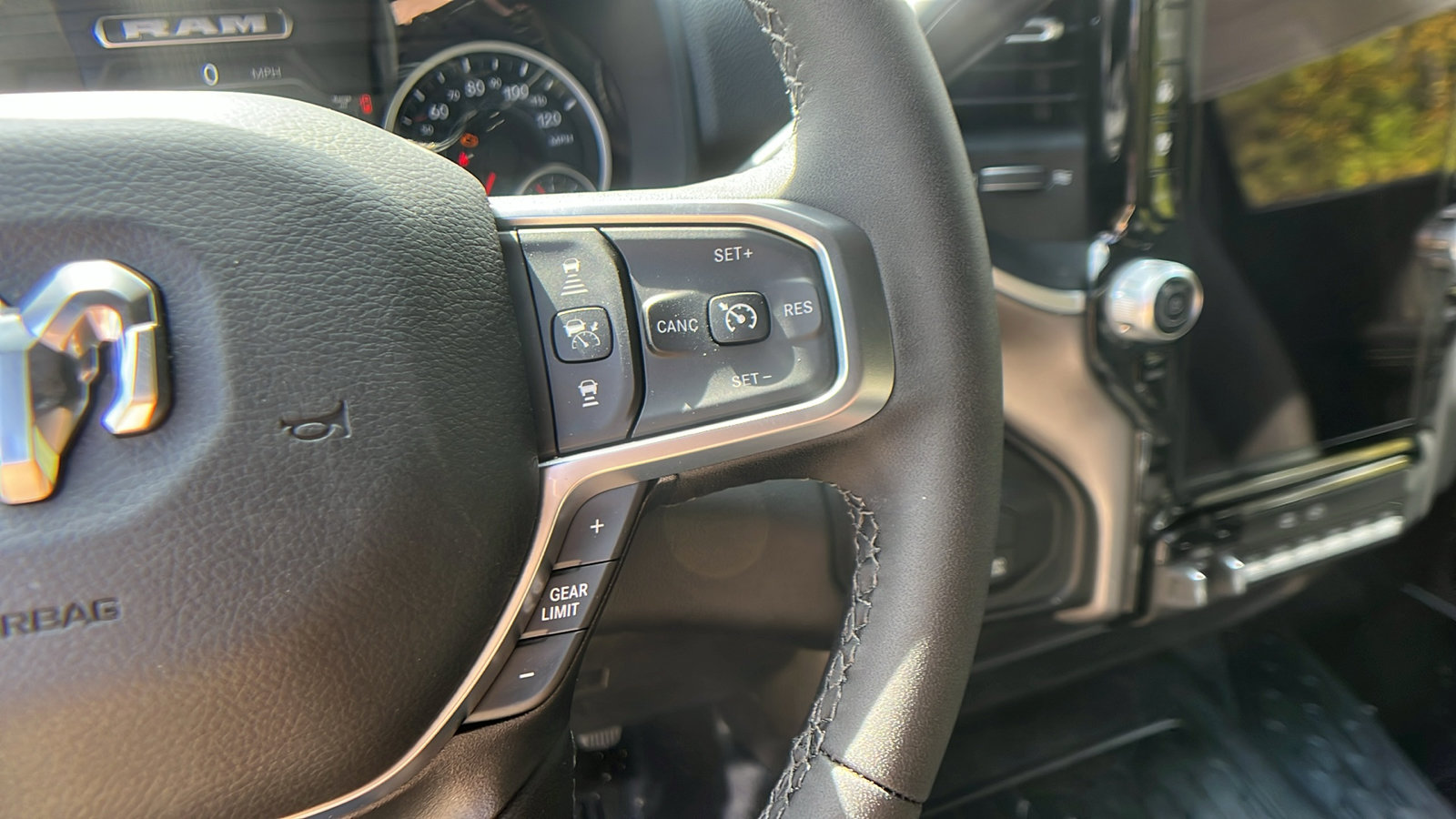 New 2025 RAM 5500 4x4 Regular Cab image 23