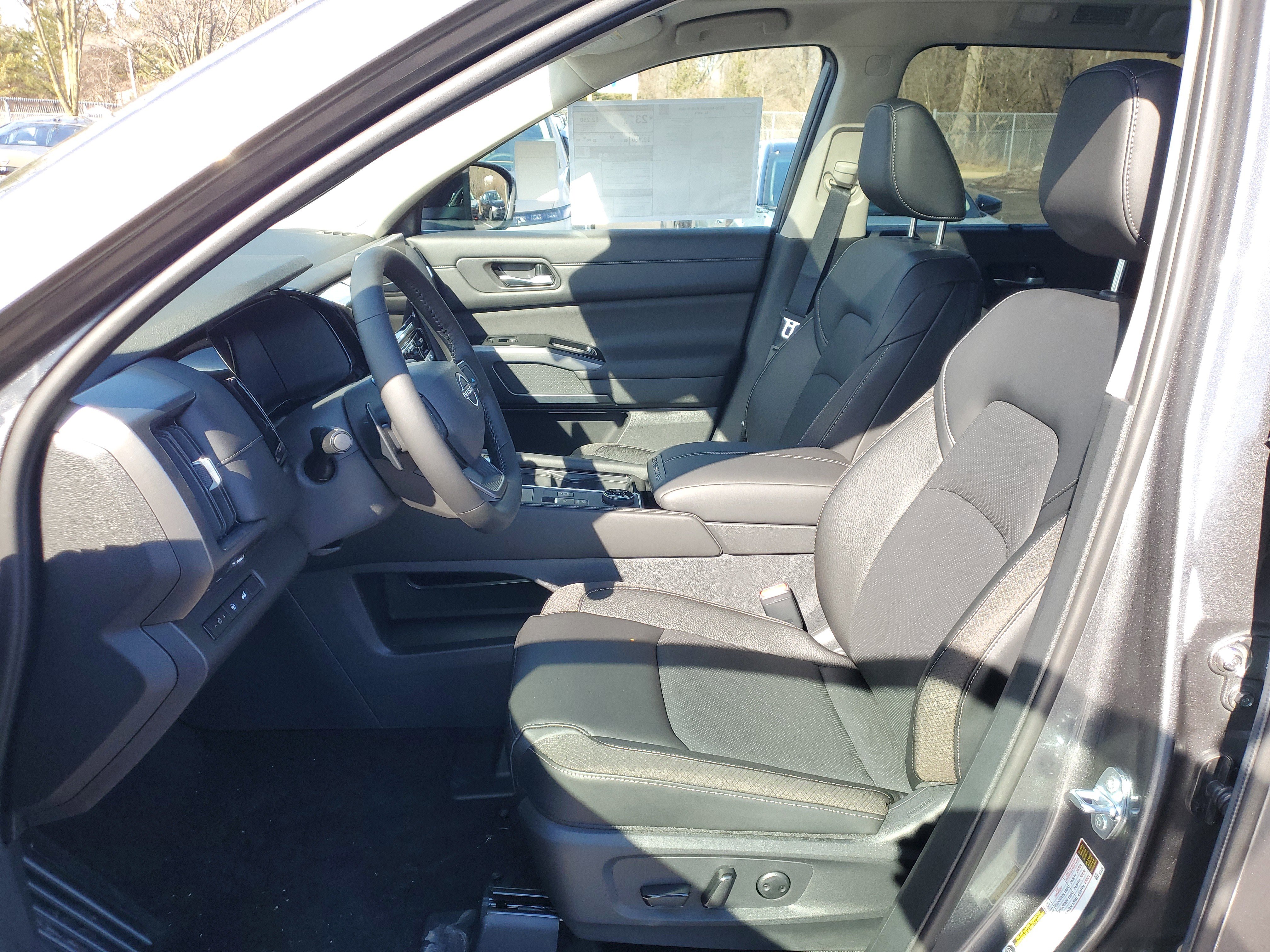 New 2026 Nissan Pathfinder SL w/ SL Premium Package image 5