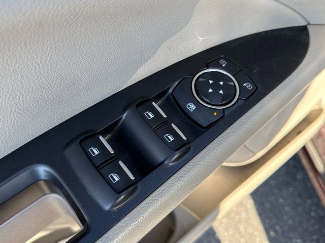 Used 2017 Ford Fusion SE w/ Fusion SE Technology Package FWD image 24