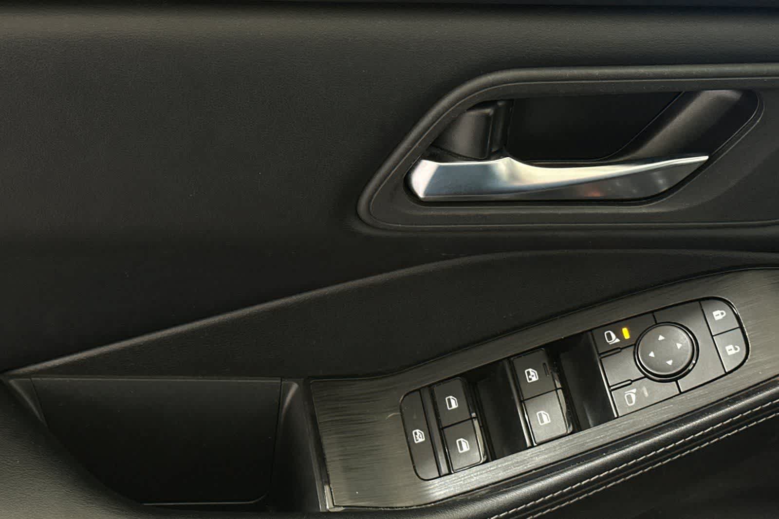 Certified 2025 Nissan Rogue SV AWD/4WD image 15