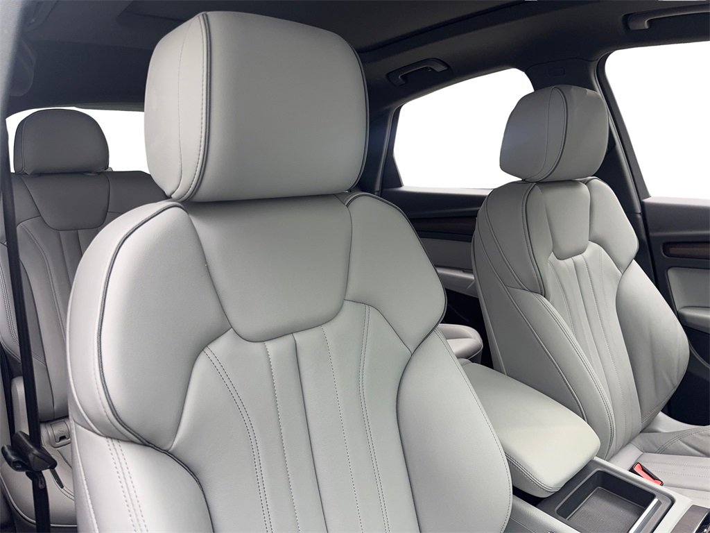 Used 2022 Audi Q5 2.0T Premium w/ Convenience Package image 46