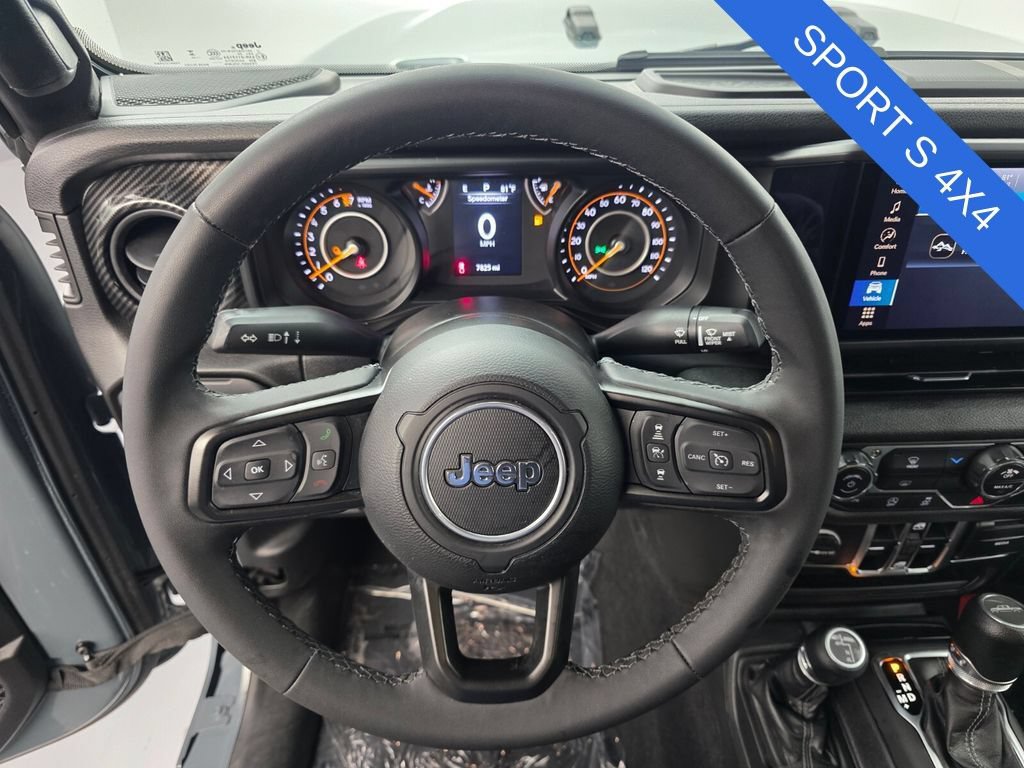 Used 2025 Jeep Gladiator Sport AWD/4WD image 16