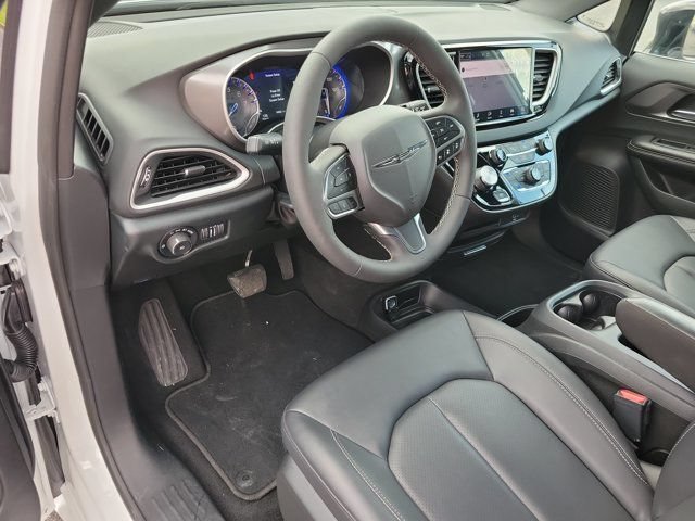 Used 2026 Chrysler Pacifica Select FWD image 9