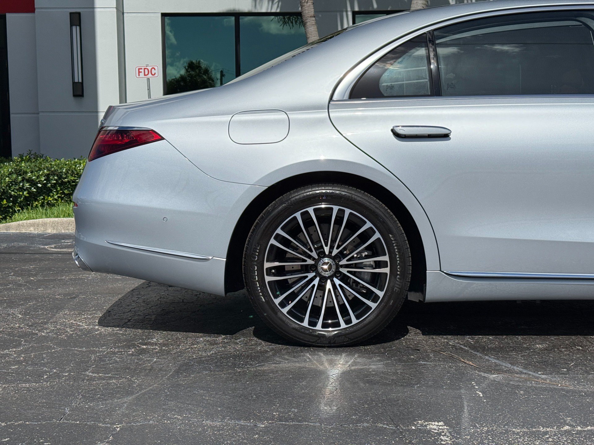 Used 2023 Mercedes-Benz S 580e 4MATIC Sedan image 4
