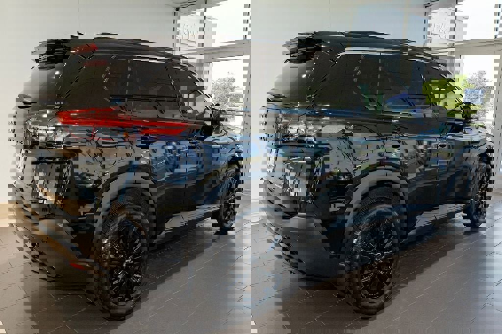 Used 2023 Nissan Rogue SV w/ SV Premium B Package image 16