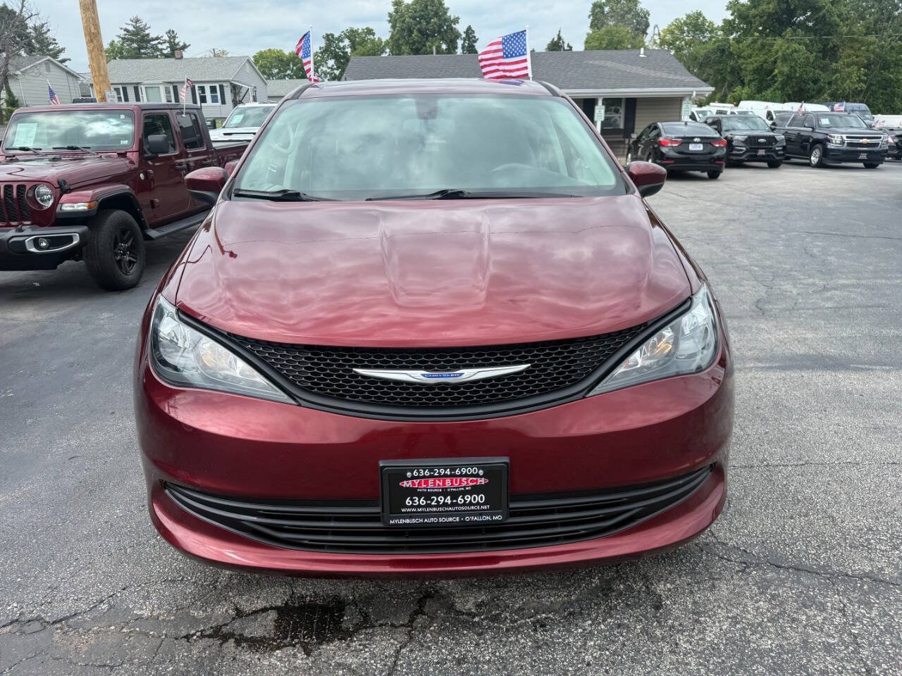 Used 2018 Chrysler Pacifica L FWD image 3