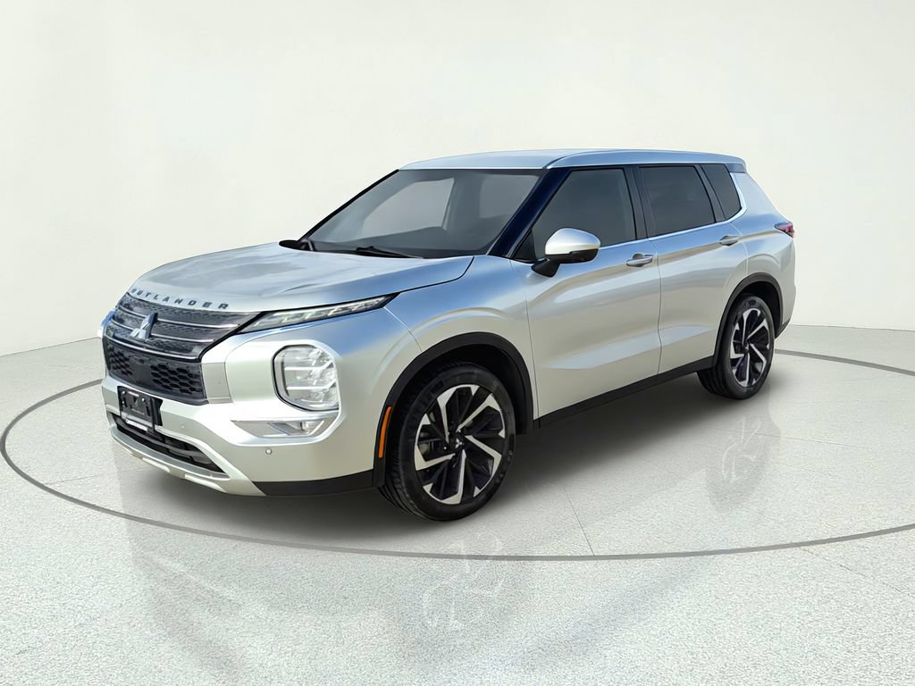 Used 2023 Mitsubishi Outlander SE FWD image 2