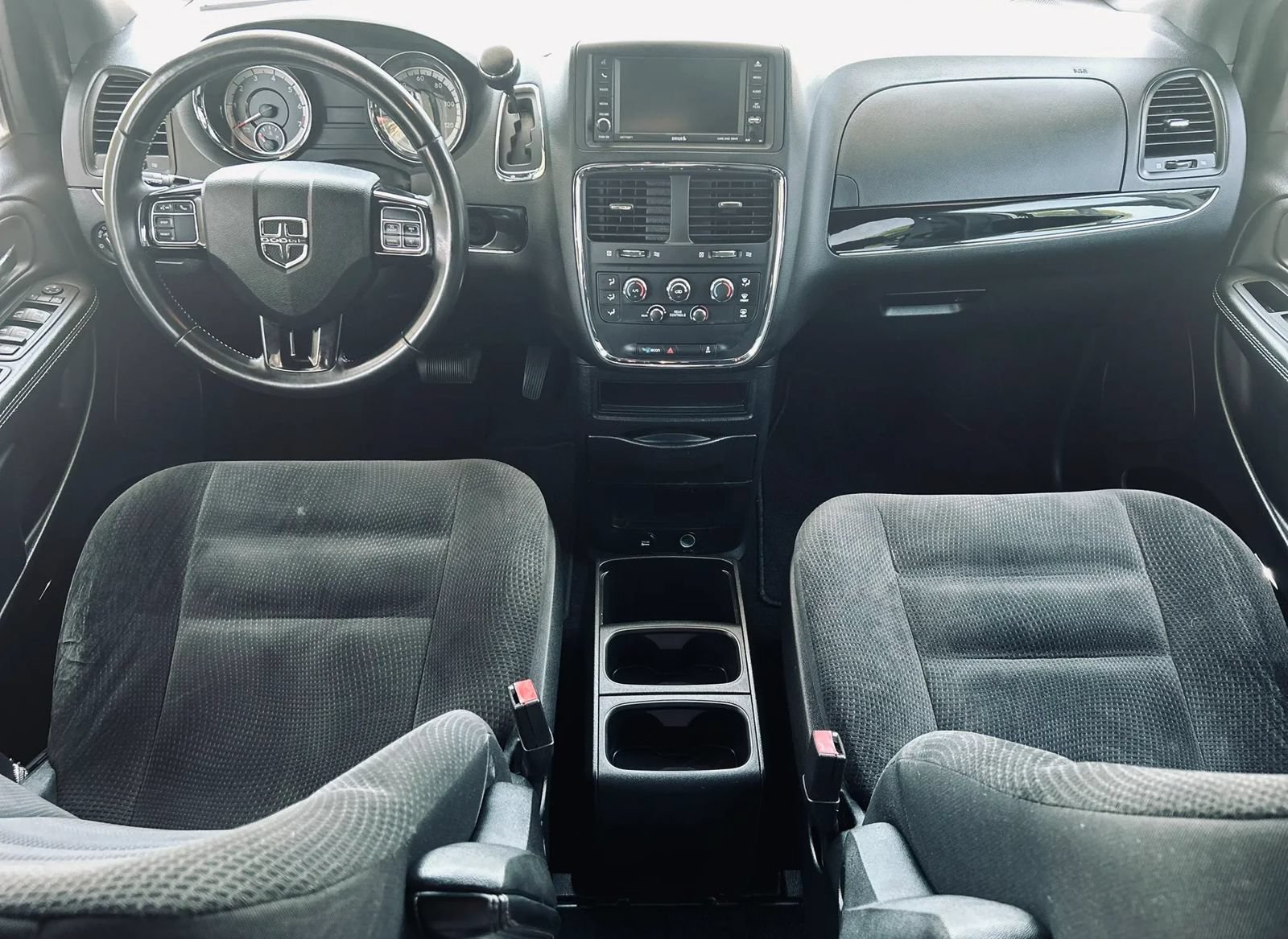 Used 2018 Dodge Grand Caravan SE FWD image 11