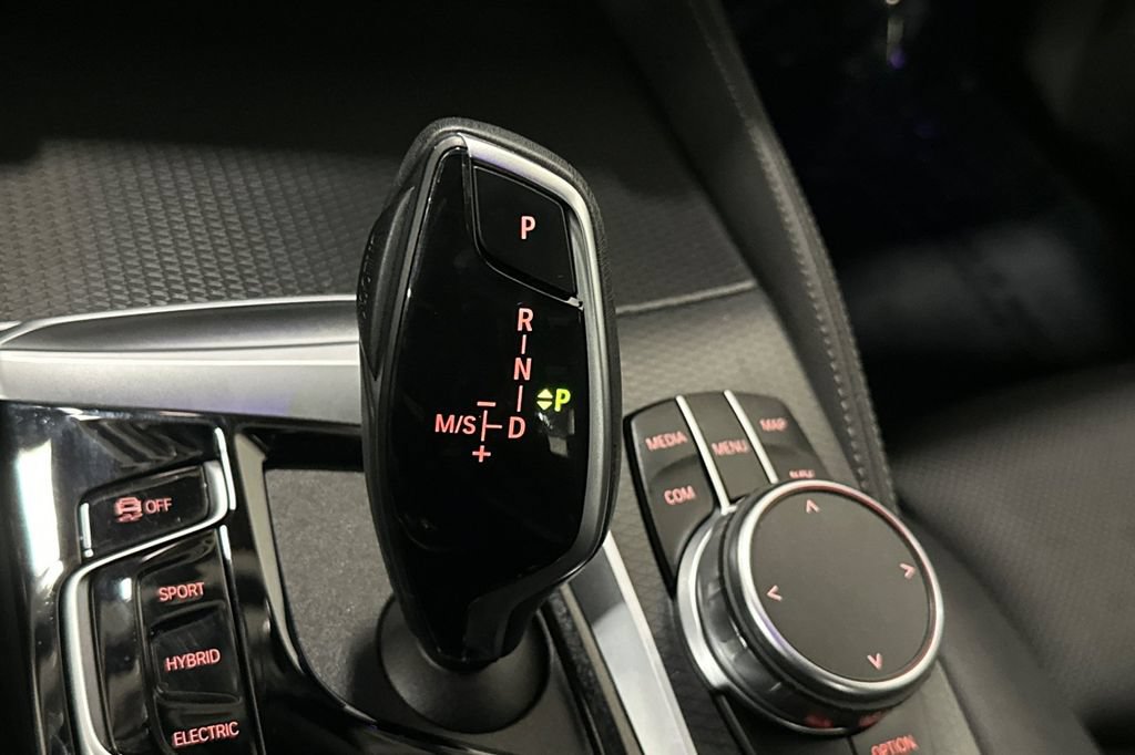 Used 2023 BMW 530e w/ M Sport Package RWD image 25