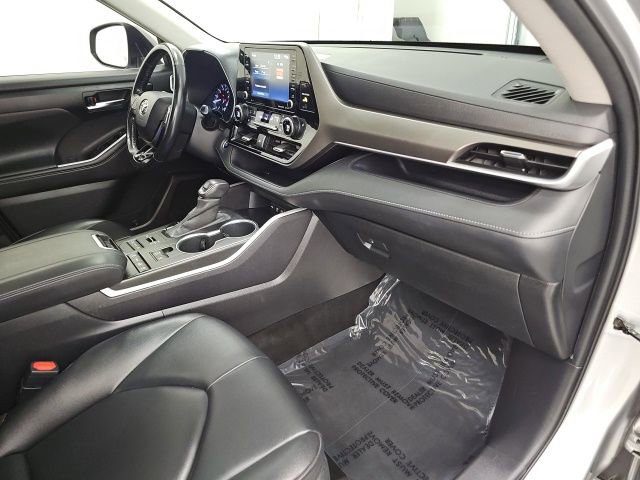 Used 2020 Toyota Highlander XLE image 40
