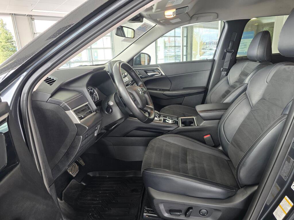 Used 2024 Mitsubishi Outlander SE image 23