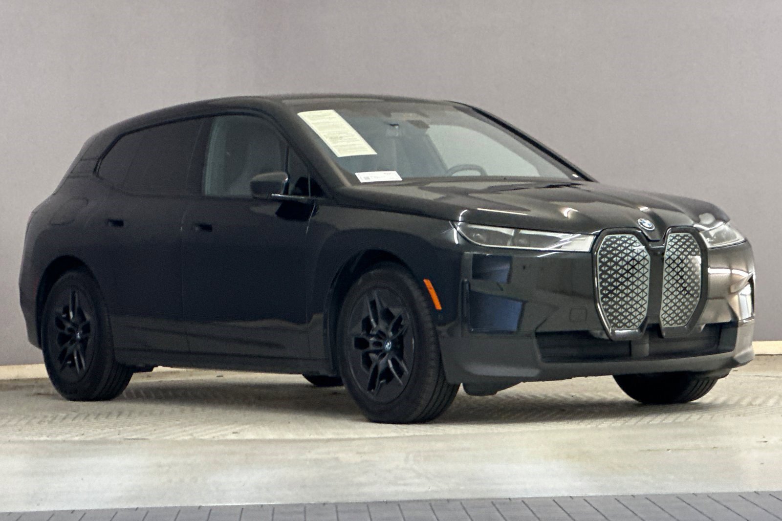 Used 2023 BMW iX xDrive50 w/ Premium Package image 6