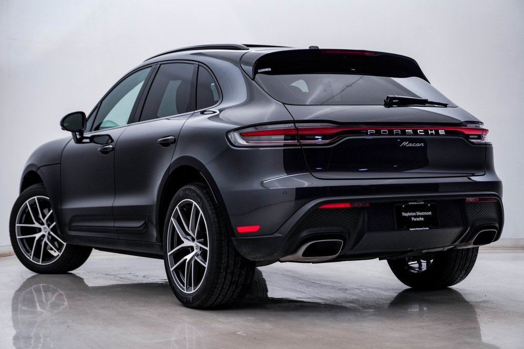 Certified 2025 Porsche Macan image 3
