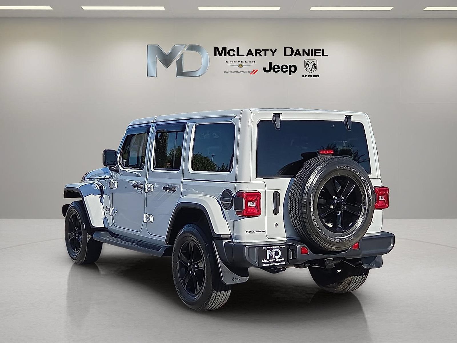 Used 2020 Jeep Wrangler Unlimited Sahara AWD/4WD image 4