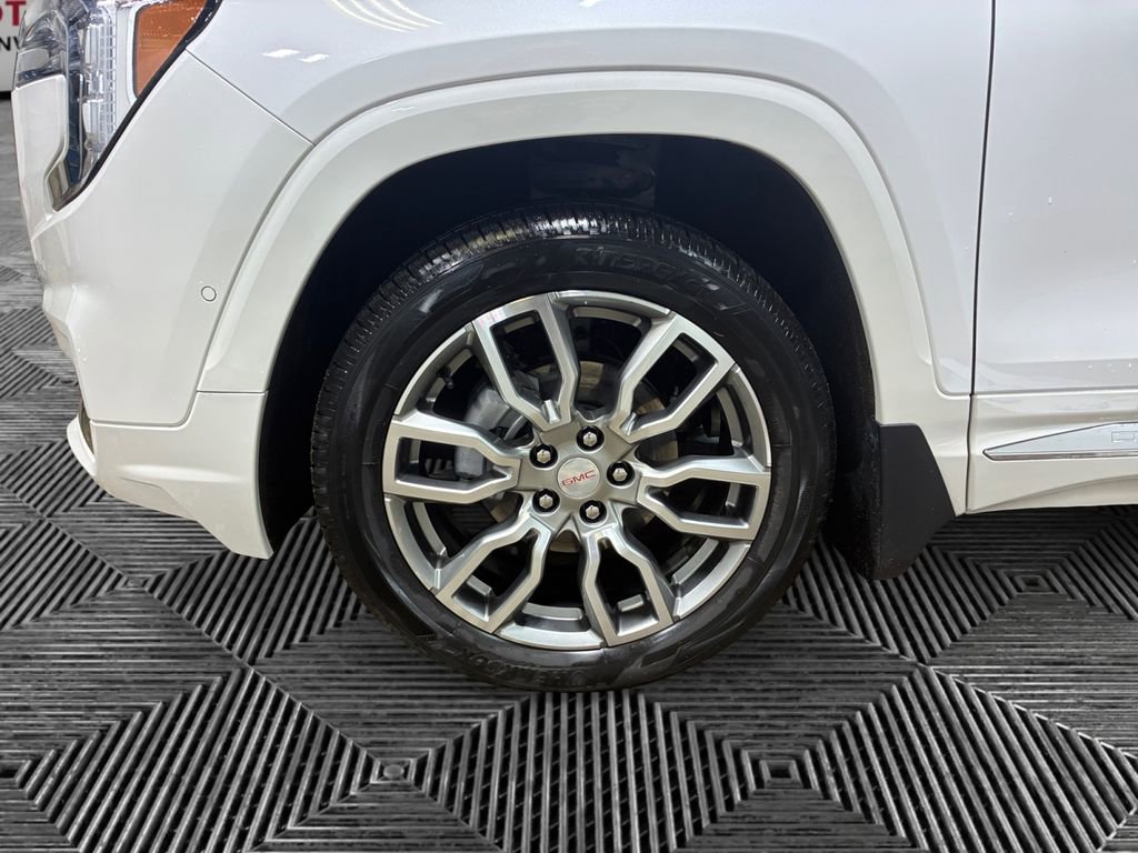 Used 2024 GMC Terrain Denali w/ Denali Premium Package AWD/4WD image 14