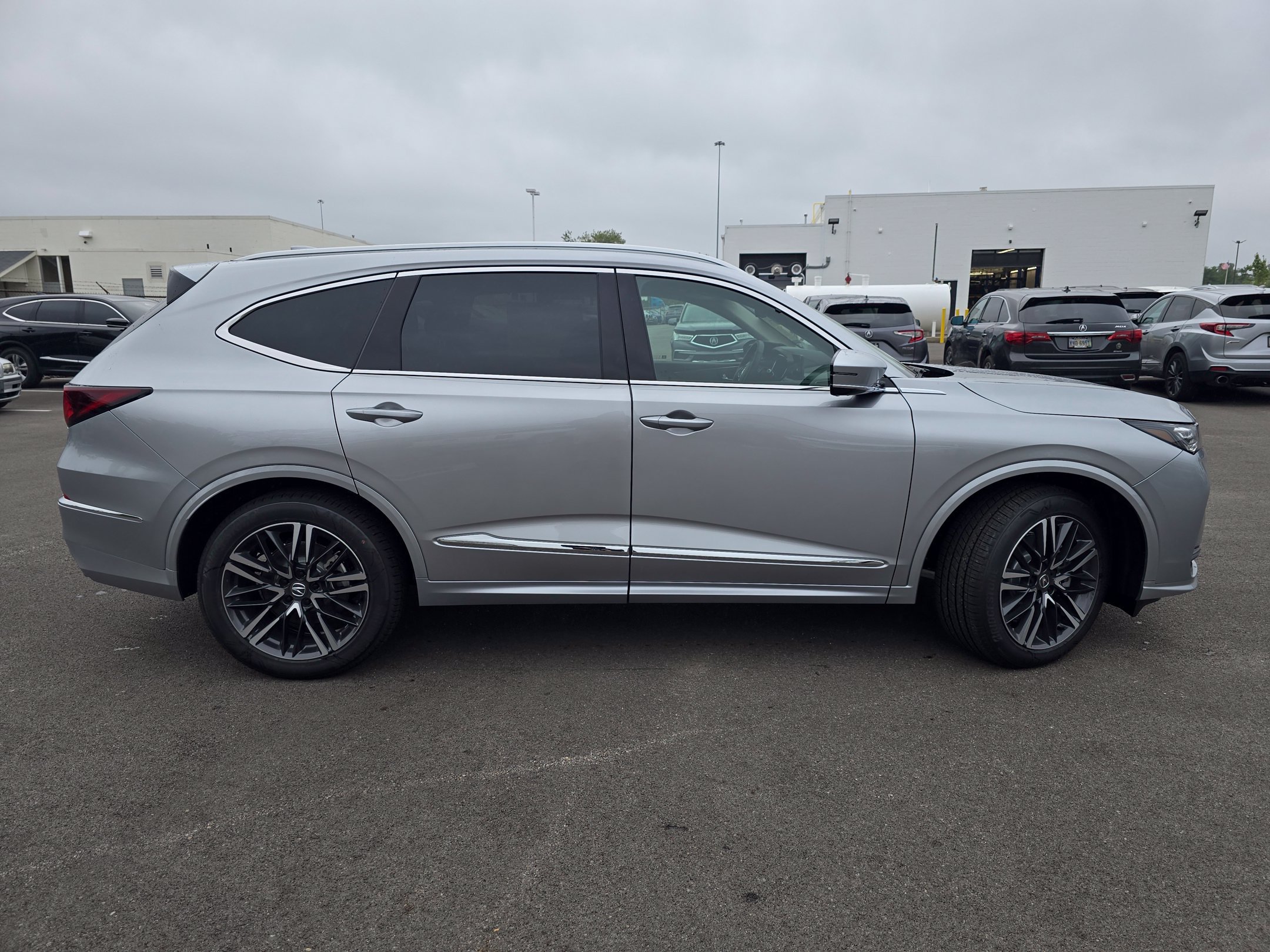 New 2026 Acura MDX w/ Advance Package AWD/4WD image 3
