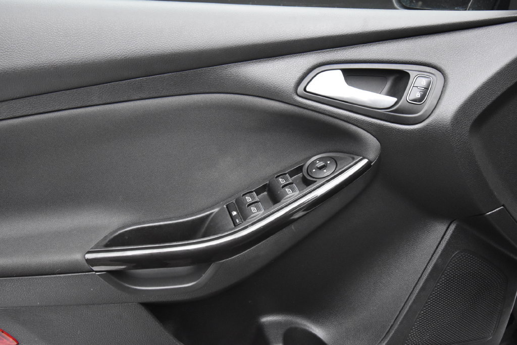 Used 2018 Ford Focus Titanium FWD image 22