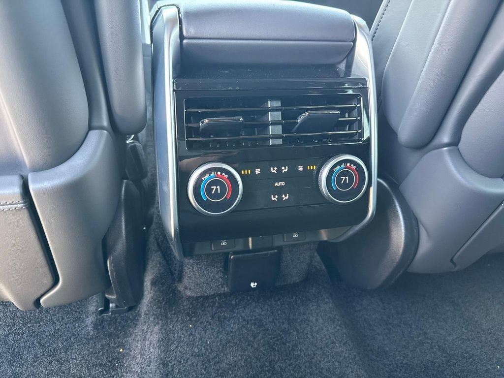 New 2026 Land Rover Range Rover Long Wheelbase SE AWD/4WD image 10