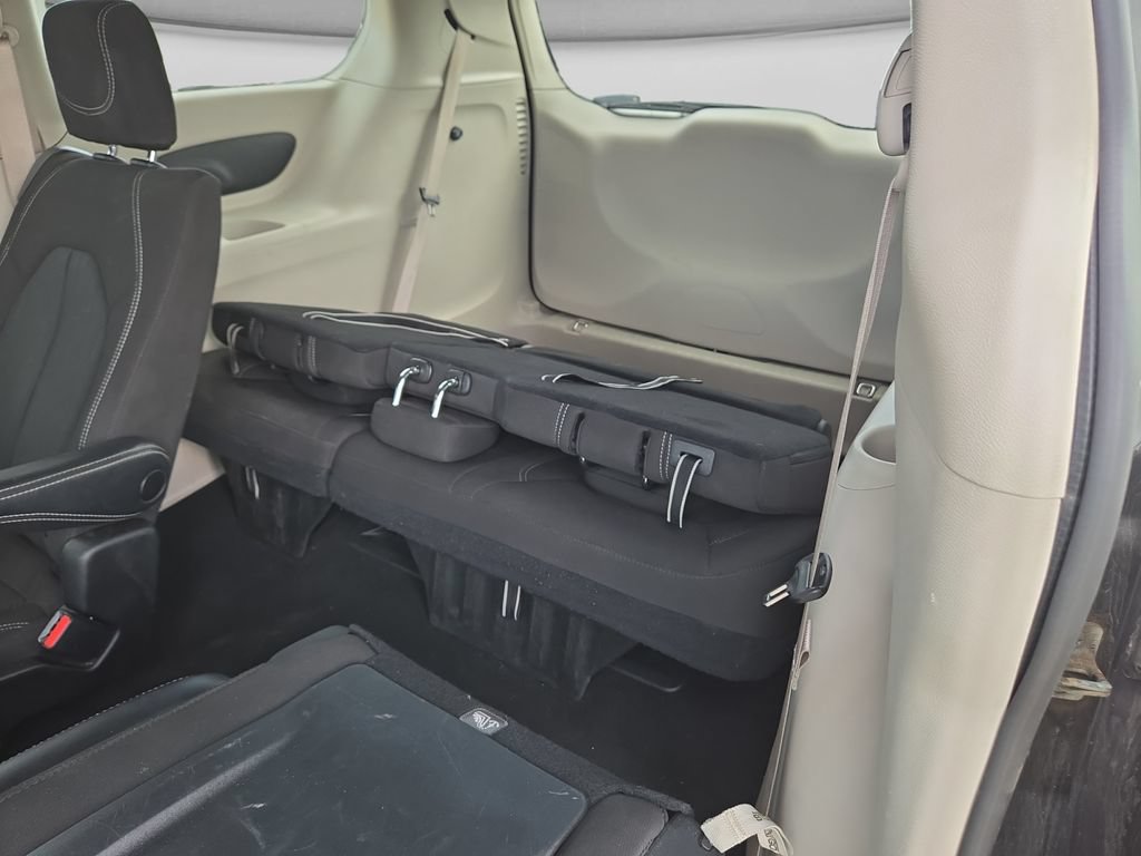 Used 2023 Chrysler Voyager LX FWD image 34