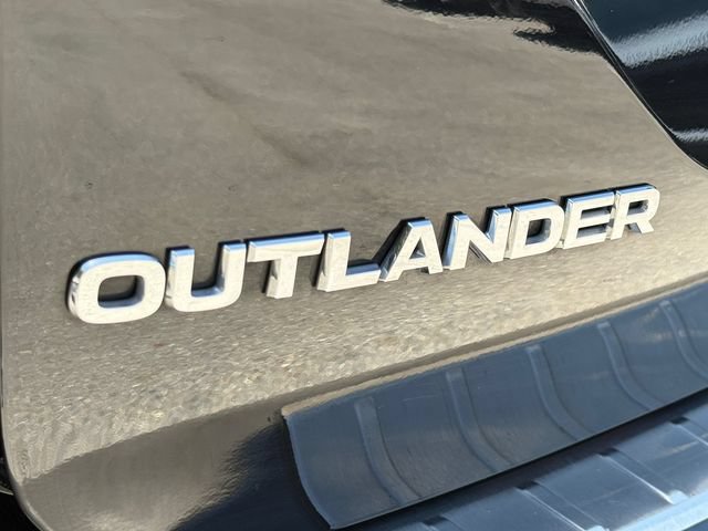 Used 2024 Mitsubishi Outlander SE AWD/4WD image 16