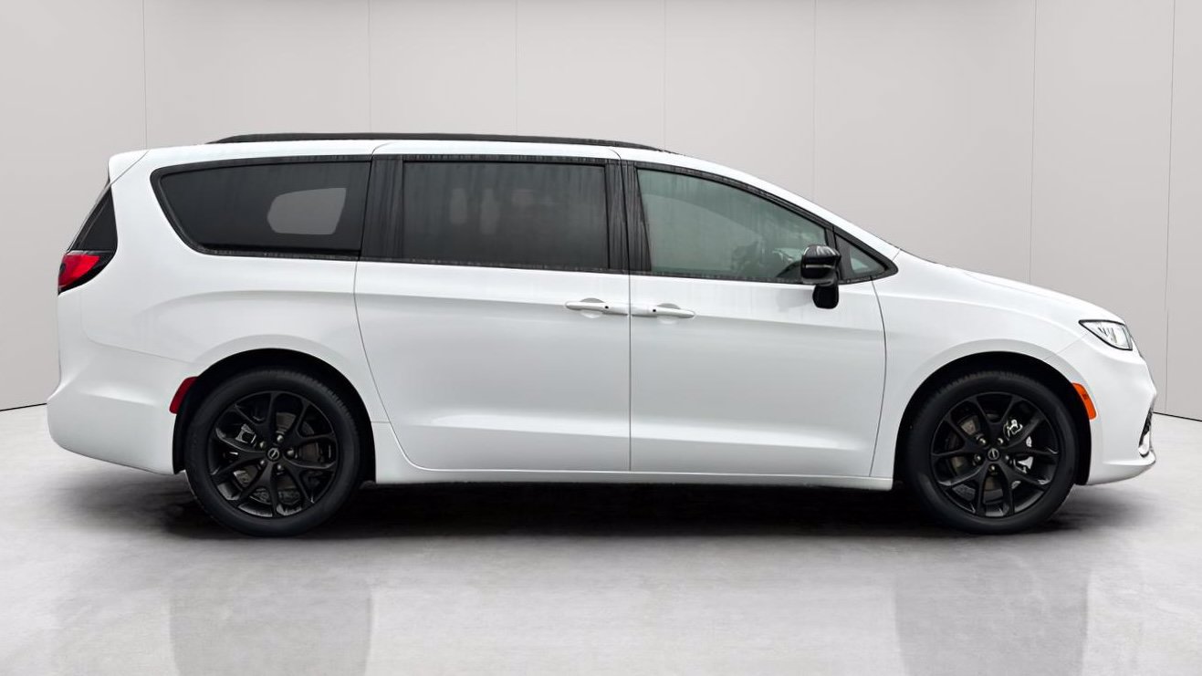 New 2026 Chrysler Pacifica Limited w/ S Appearance Package FWD image 4