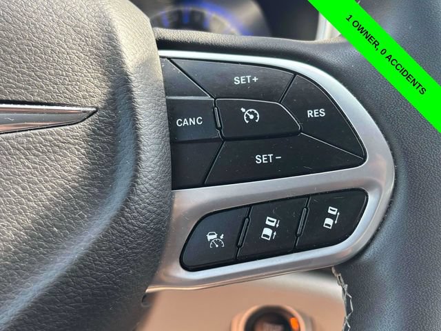 Used 2023 Chrysler Pacifica Touring-L FWD image 14