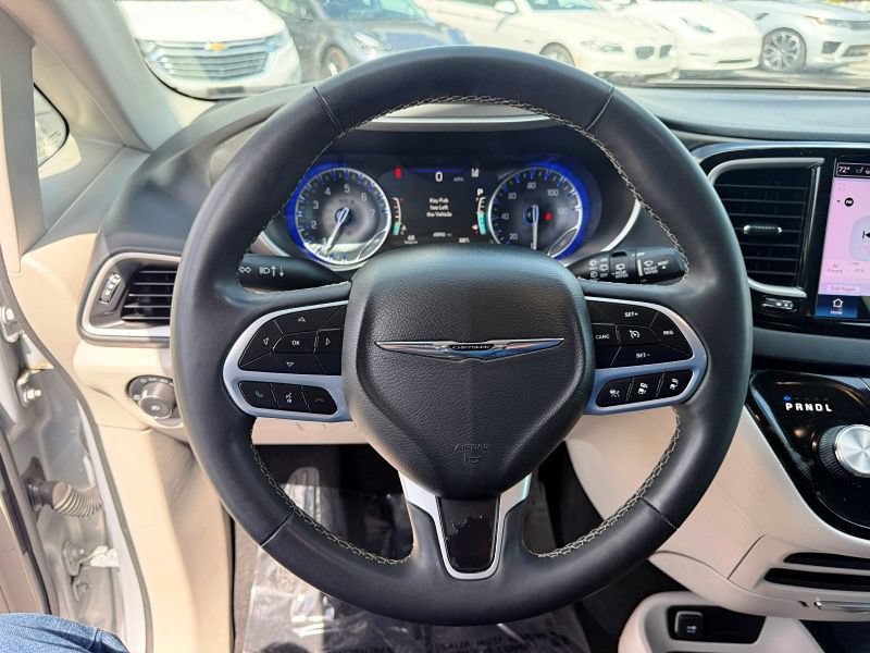 Used 2023 Chrysler Pacifica Touring-L FWD image 20