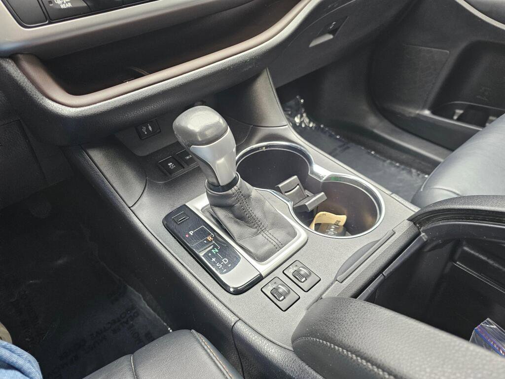 Used 2015 Toyota Highlander XLE AWD/4WD image 29