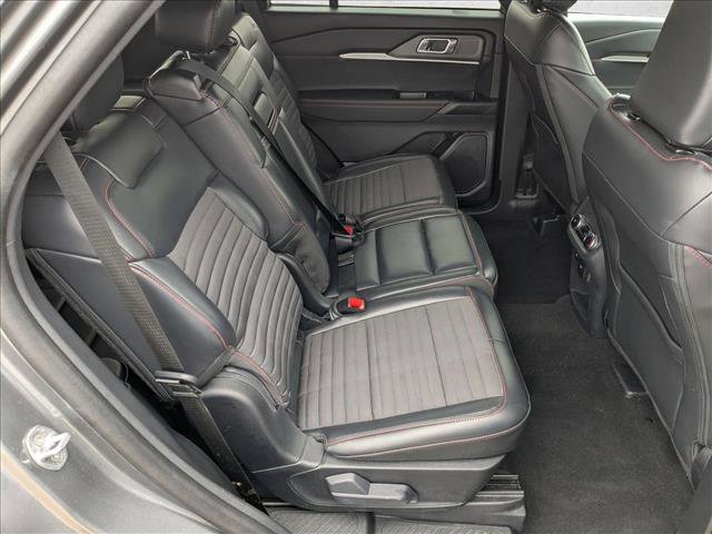 Used 2025 Ford Explorer ST-Line w/ ST-Line Street Pack image 23