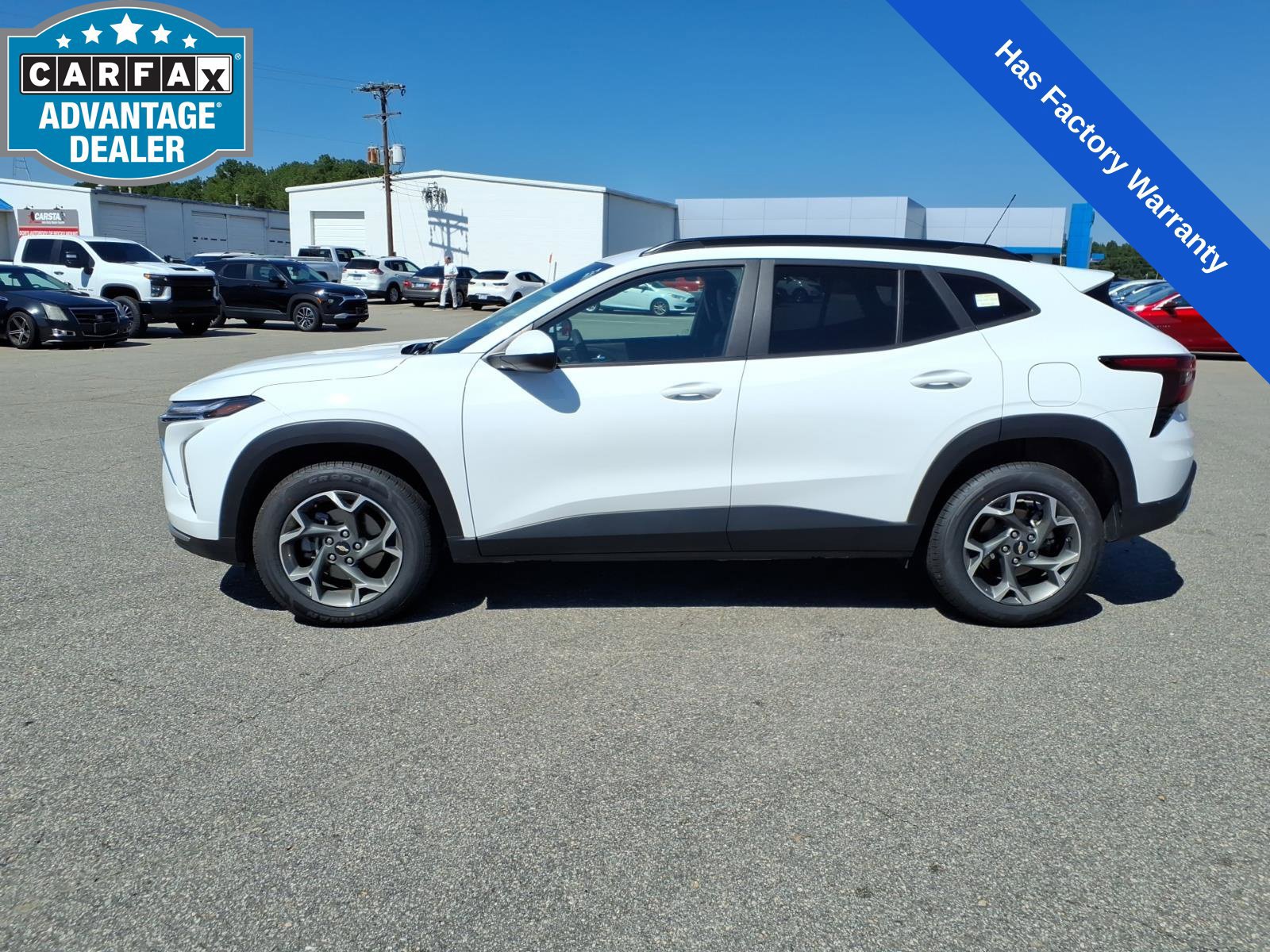 Used 2025 Chevrolet Trax LT FWD image 2