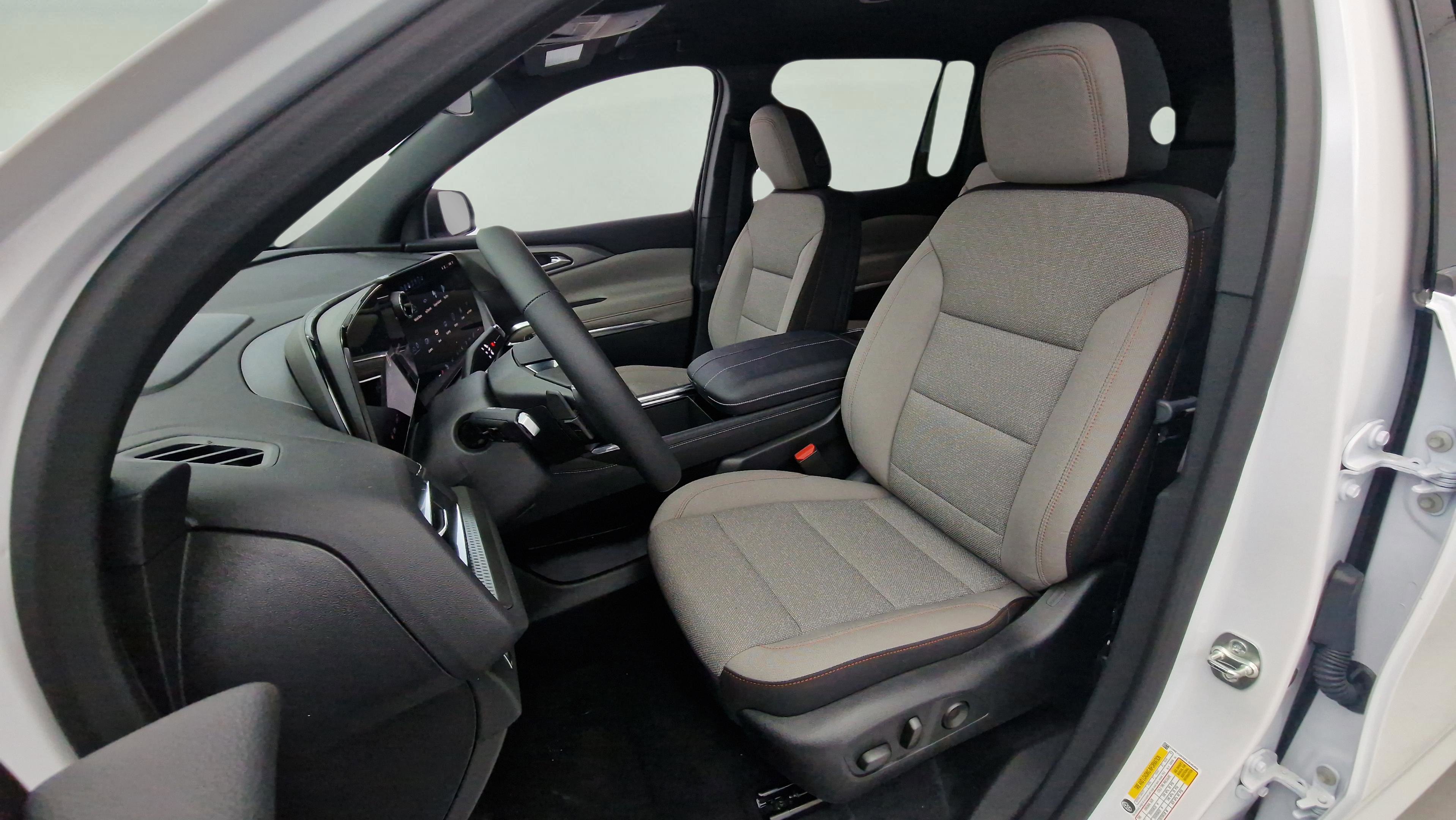 New 2025 Chevrolet Traverse LT w/ Midnight/Sport Edition image 14