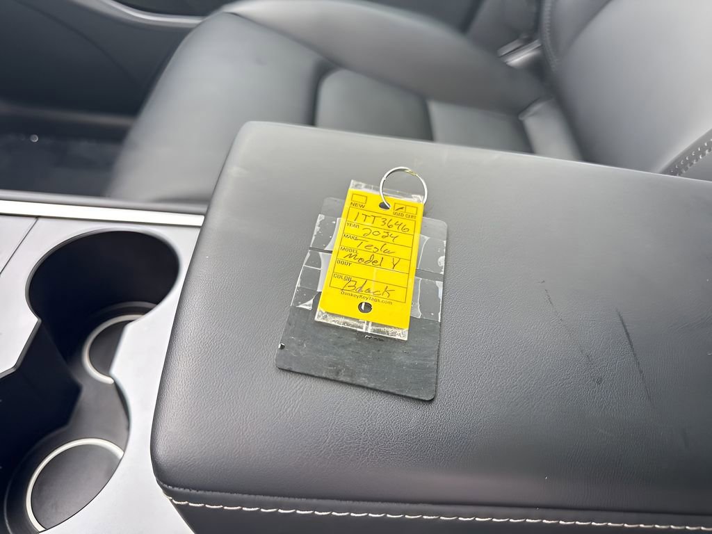 Used 2024 Tesla Model Y Long Range RWD image 34