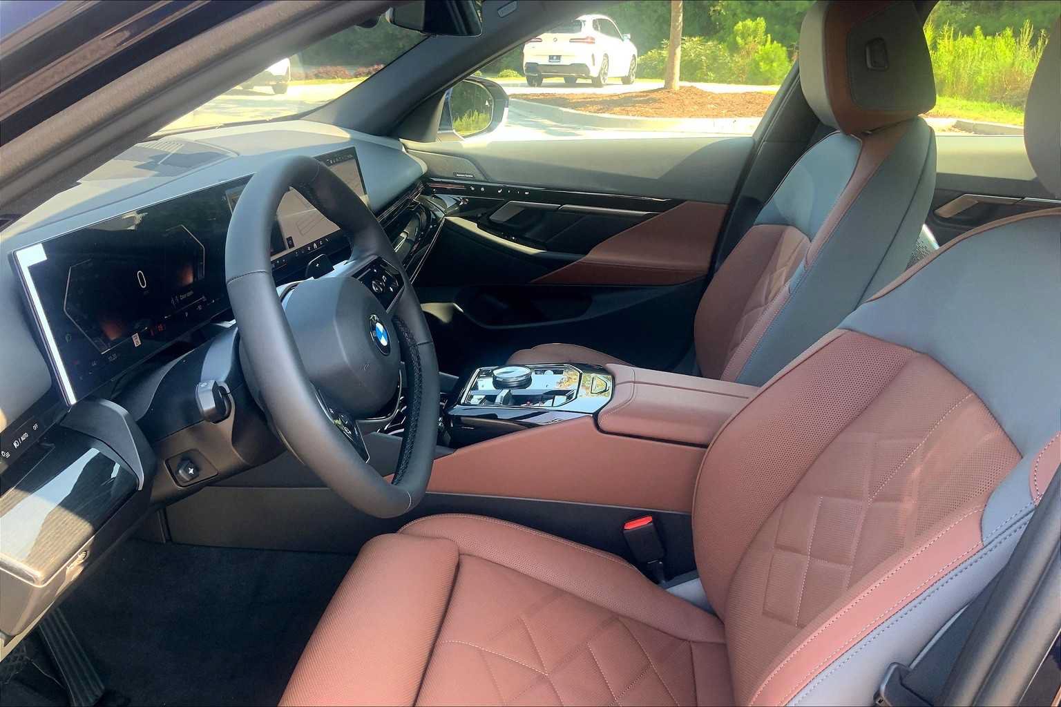 Used 2026 BMW 530i w/ Premium Package RWD image 7