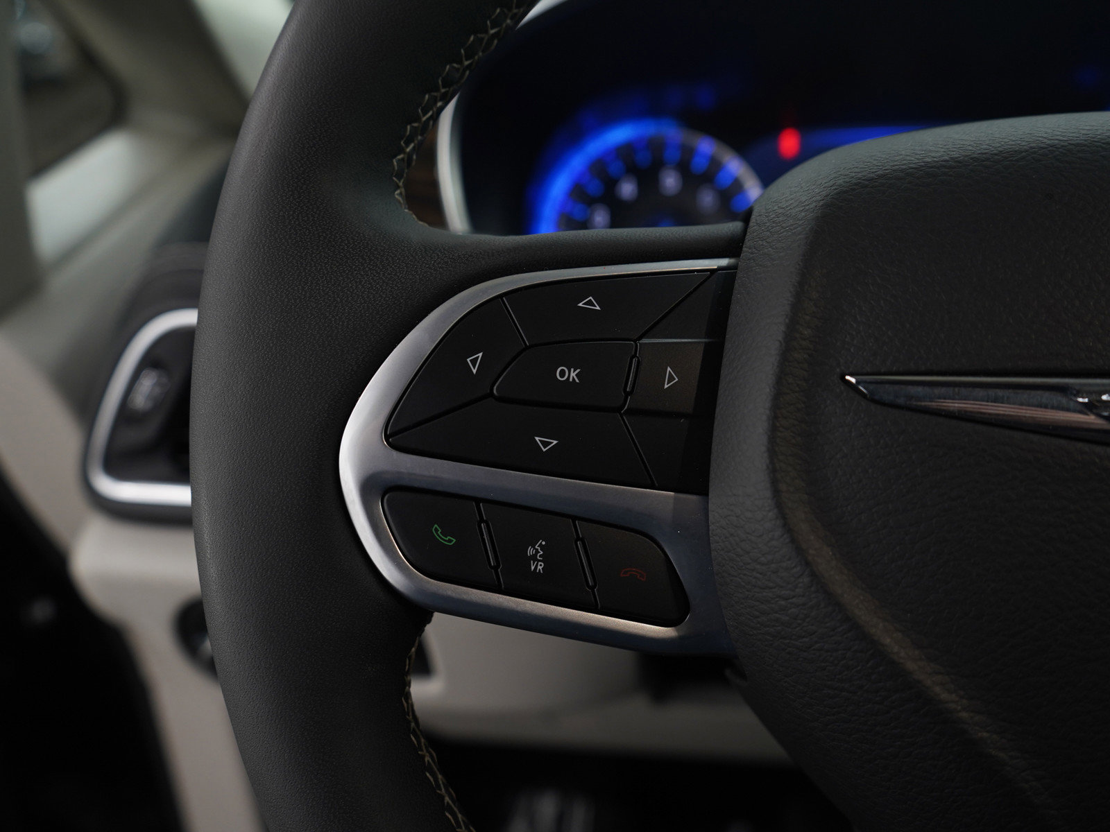 Used 2024 Chrysler Pacifica Limited image 18