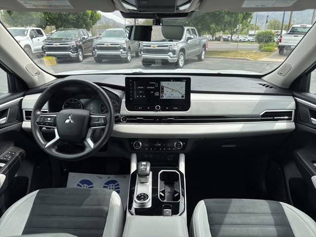Used 2025 Mitsubishi Outlander SE AWD/4WD image 13