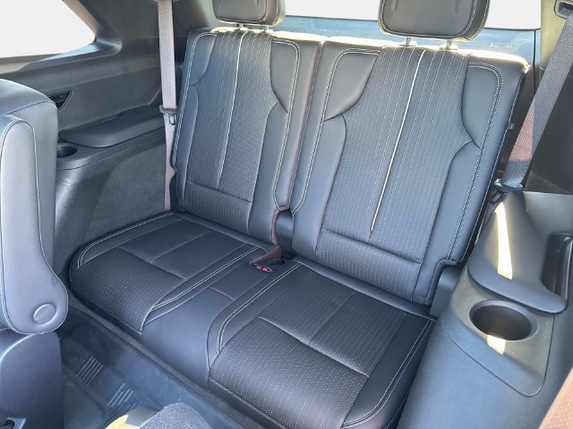 New 2026 Cadillac Vistiq Luxury w/ LPO, Floor Liner Package AWD/4WD image 12