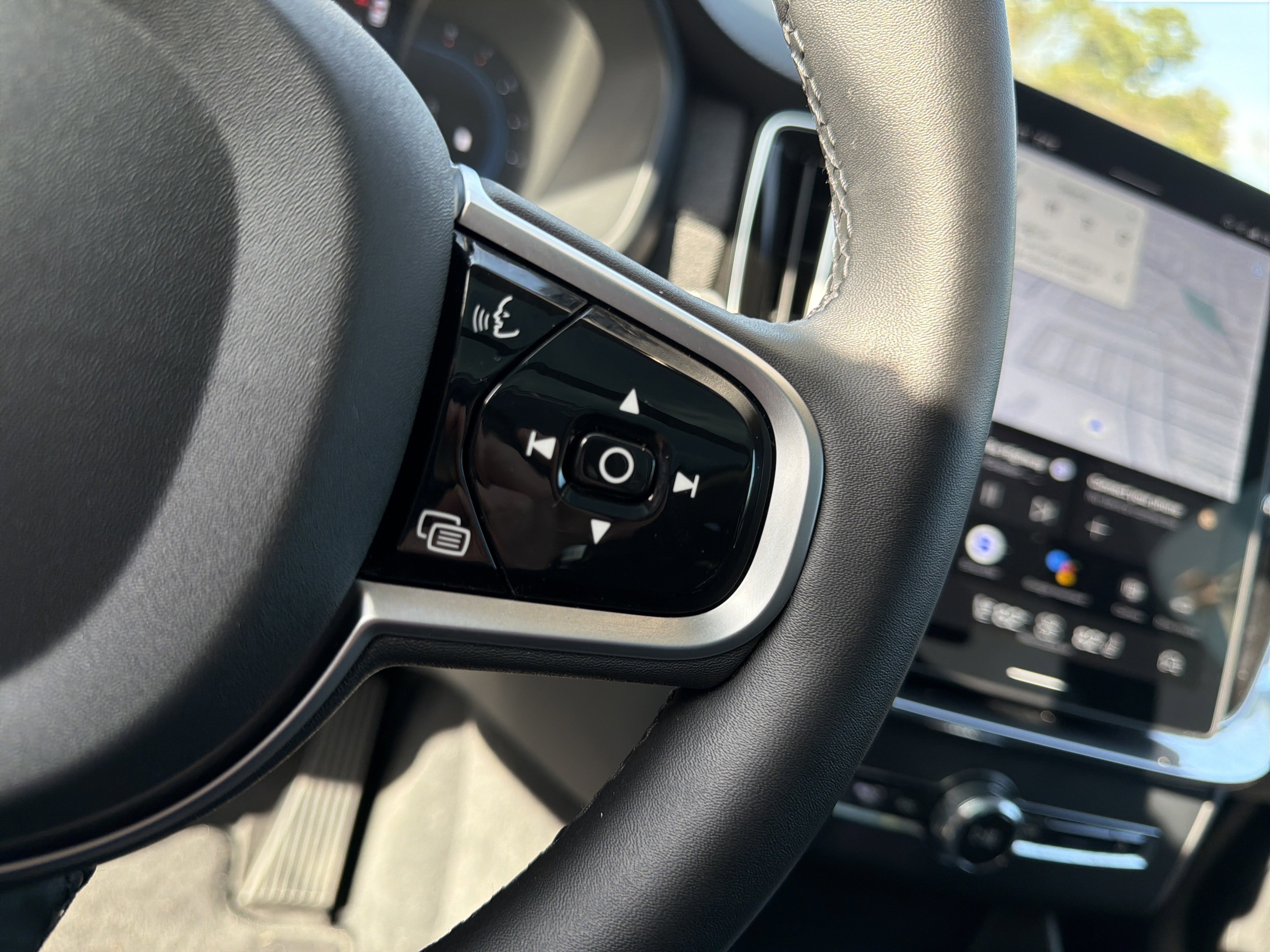 Certified 2025 Volvo XC90 B6 Plus image 20