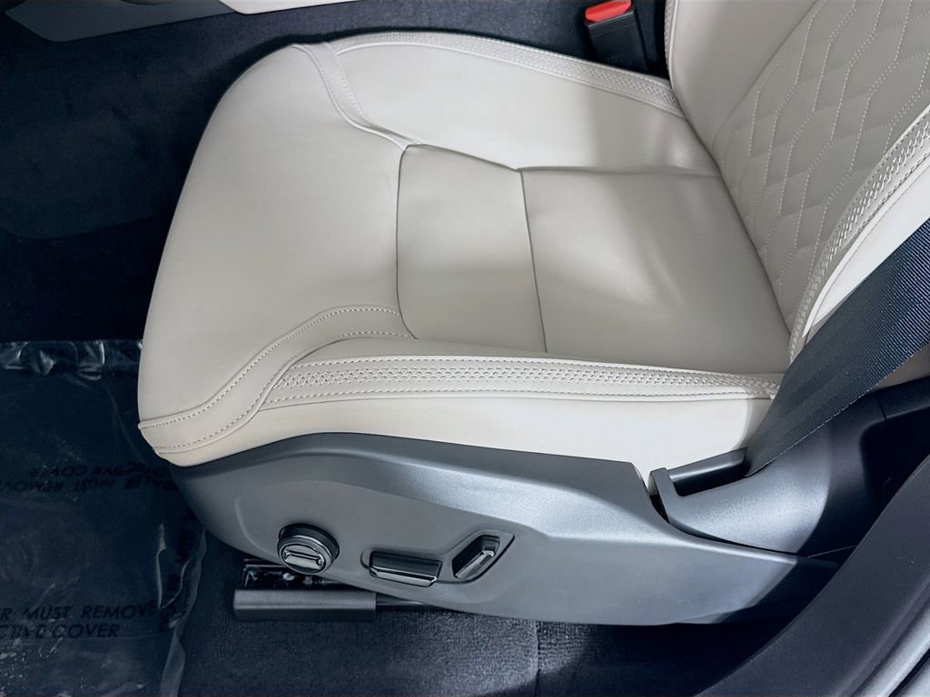 New 2026 Volvo XC90 B6 Plus w/ Protection Package Premier image 19
