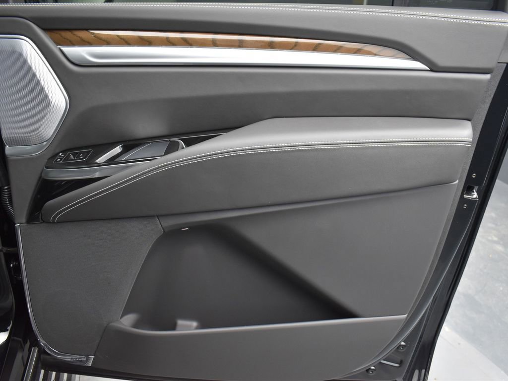 Certified 2026 Cadillac Escalade ESV Platinum Sport w/ LPO, ONYX Package image 34