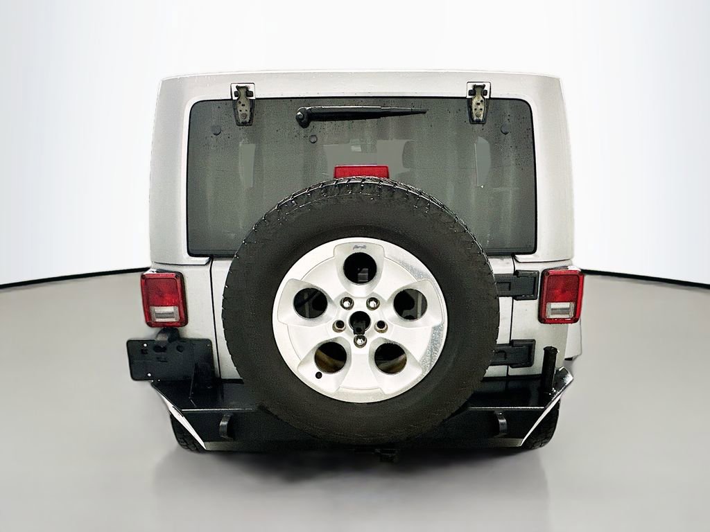 Used 2014 Jeep Wrangler Unlimited Sahara w/ Dual Top Group AWD/4WD image 7