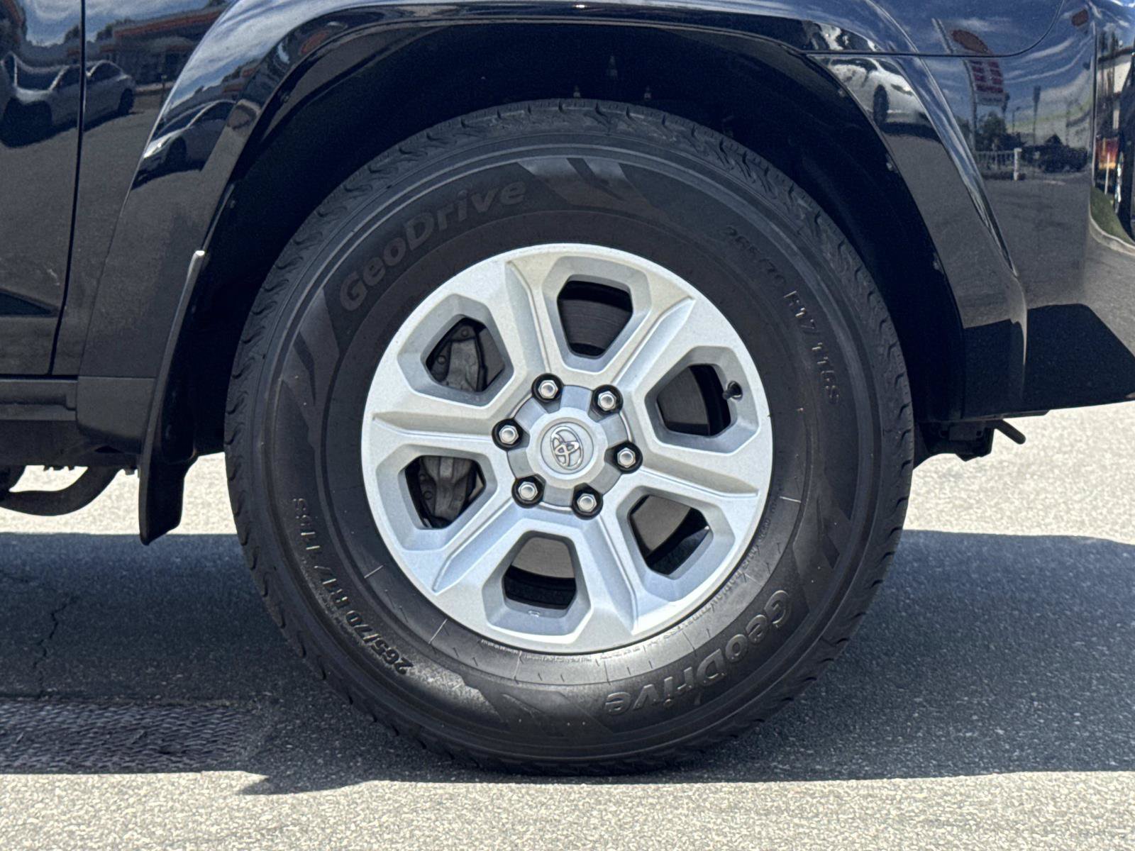 Used 2022 Toyota 4Runner SR5 Premium w/ Moonroof Package RWD image 32